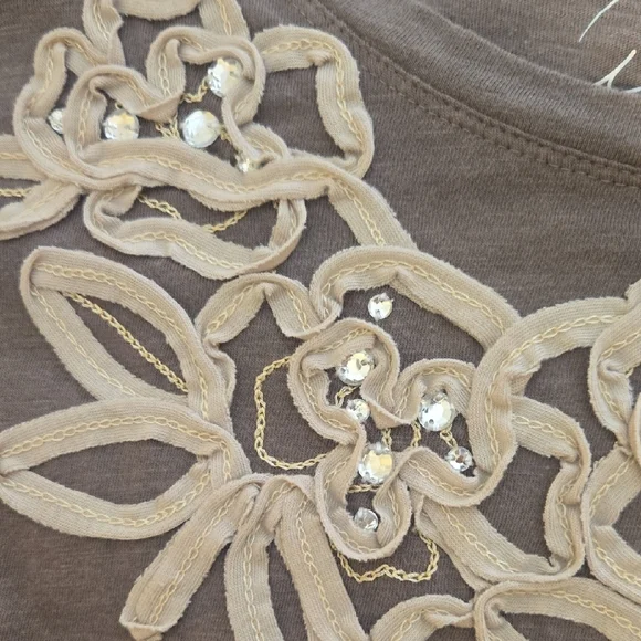 💥INC International Concepts Gray Floral Embellished Tee - Picture 3 of 5
